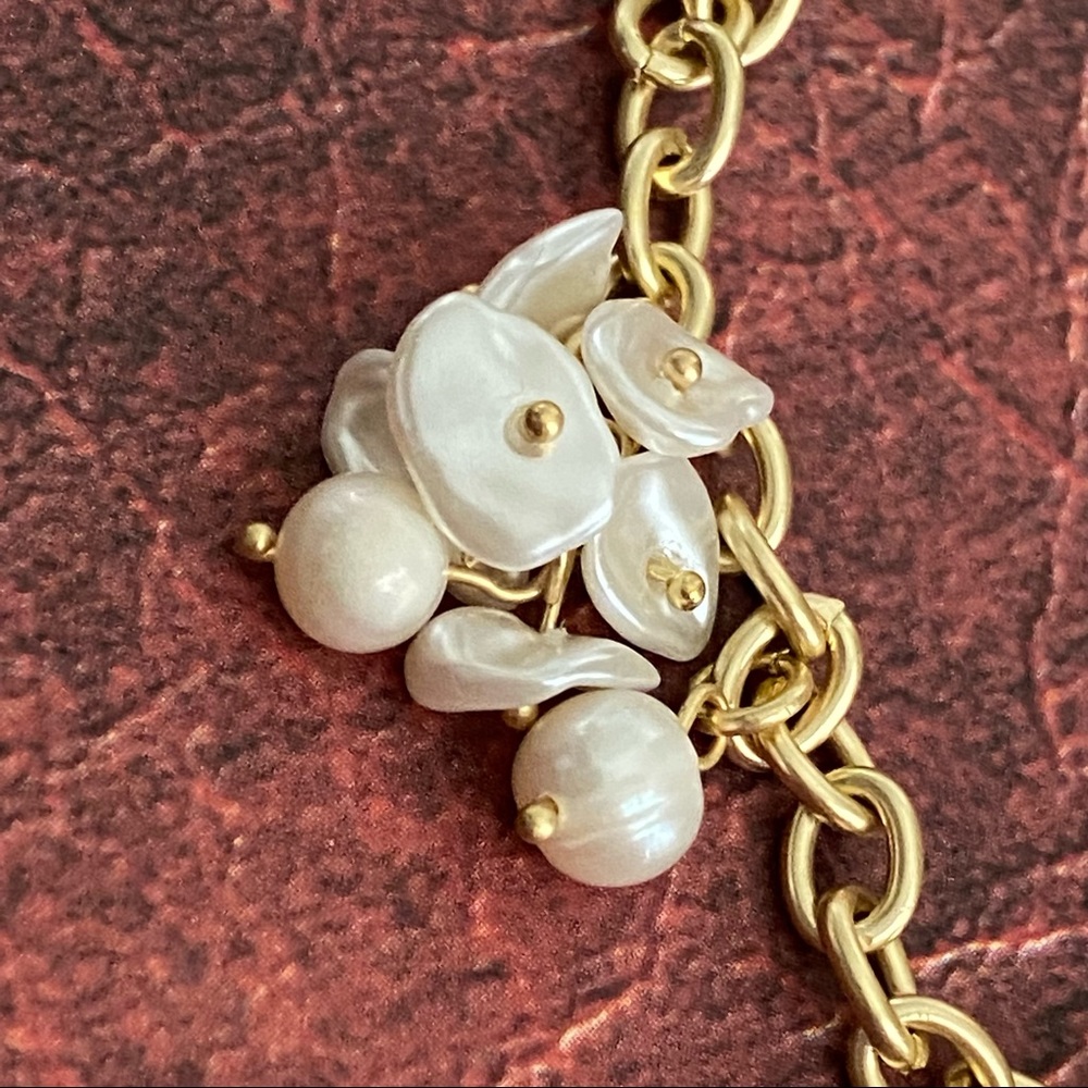 ⭐️HOST PICK⭐️ NWT Lucky Brand Pearl Charm Cluster Bracelet - Picture 4 of 11